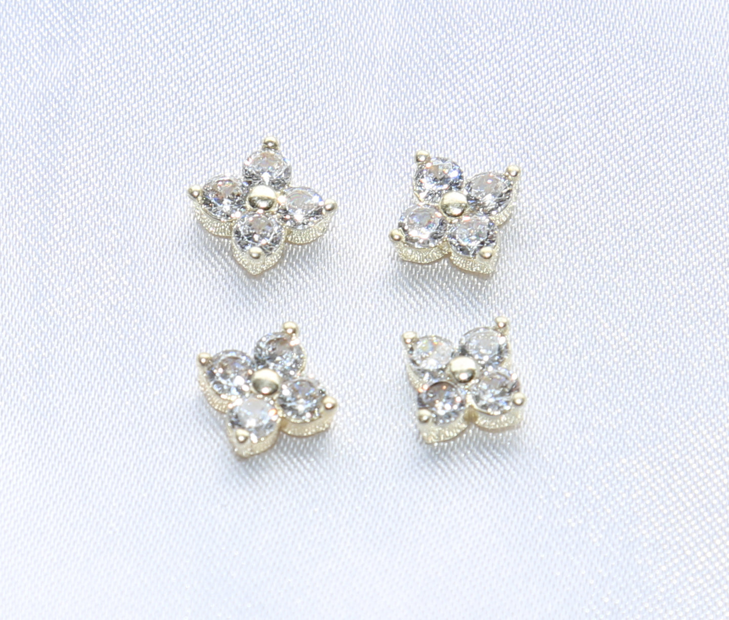 クリスタルクローバー ゴールドクリア 4個 – Lily Grace Shop